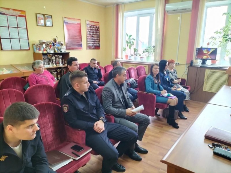 В Бабынинском районе за круглым столом сотрудники полиции и общественники обсудили вопросы привлечения граждан на службу в органы внутренних дел